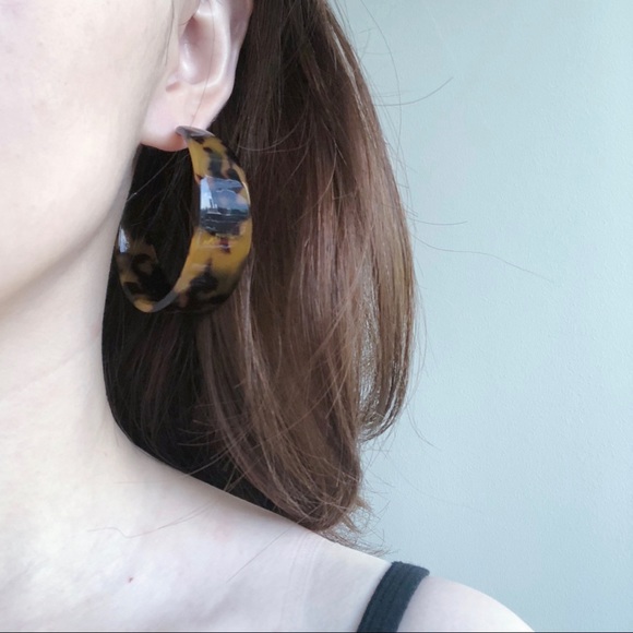 Large Dark Brown Tortoise Hoop Earrings - Picture 4 of 4